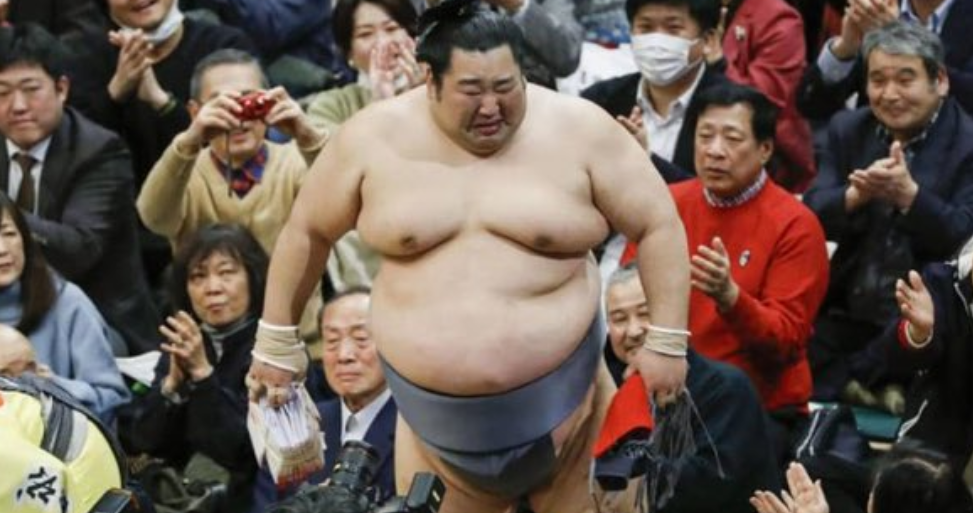 Sumo Wrestler Tokushoryu is the New Champion Despite Being Bottom